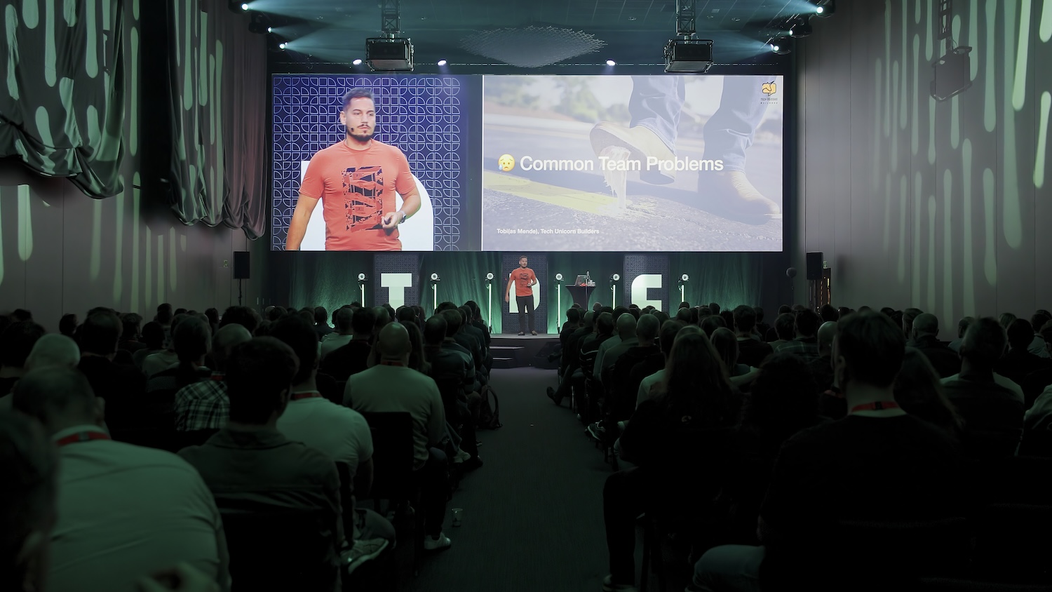 Me speaking at the TDC 2024 about High-performing Teams | 📸 Terje Trobe/TDC